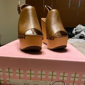NIB High Wedge Peep Toe Platform Sandals